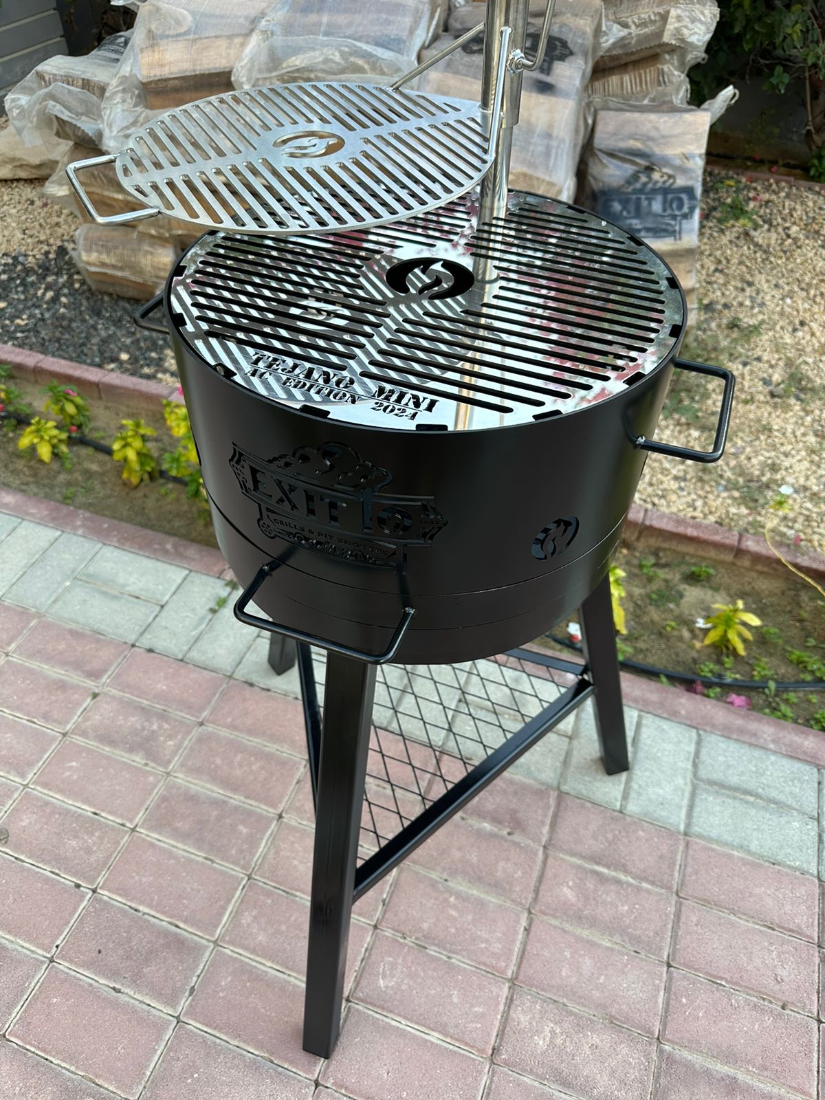 tentaw913　hxo design BBQ grill 10c30883477c561f94c1a5945984ba